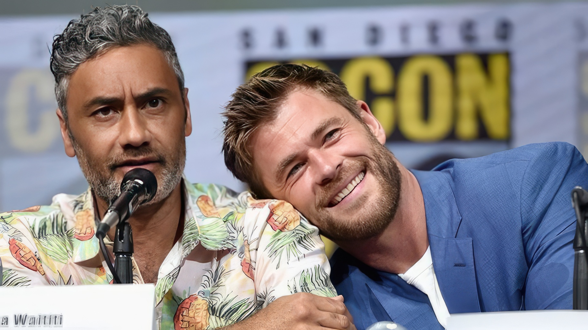 Taika Waititi and Chris Hemsworth