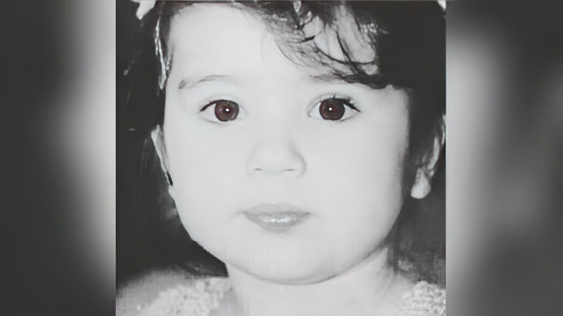 Hande Erçel in childhood