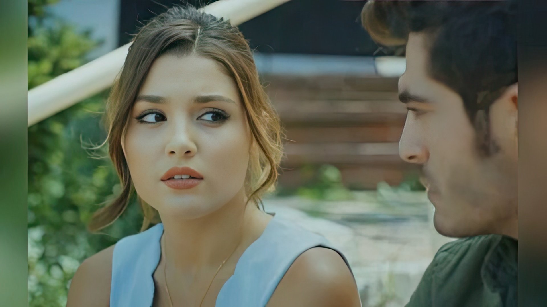 Hande Erçel in the series 'Ask Laftan Anlamaz'