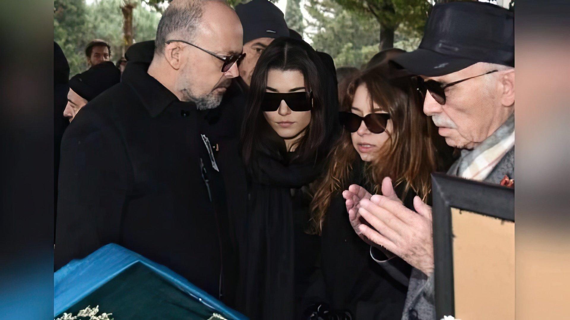 Hande Erçel with loved ones at mom's funeral