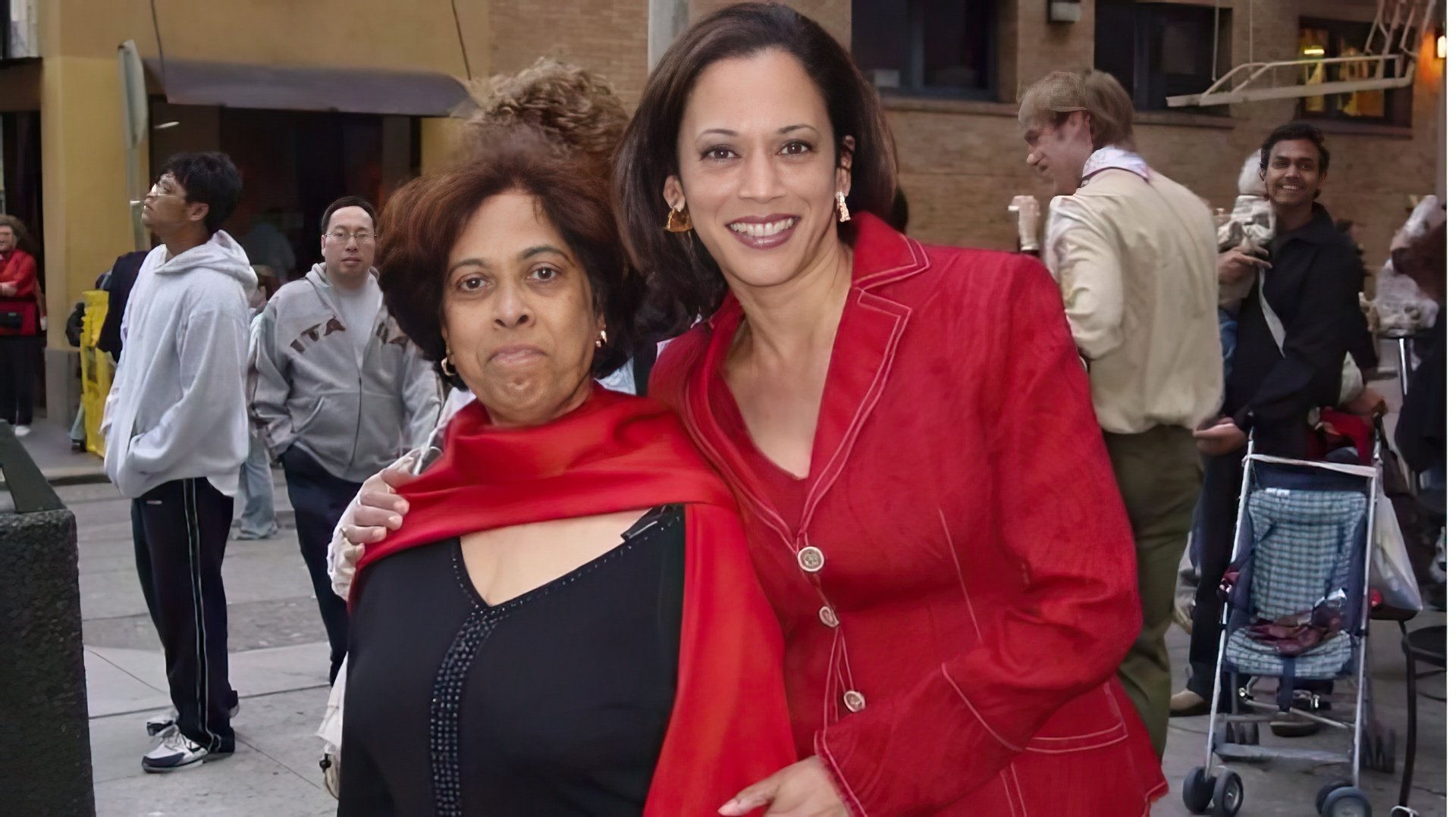 Kamala Harris with her mom in 2007