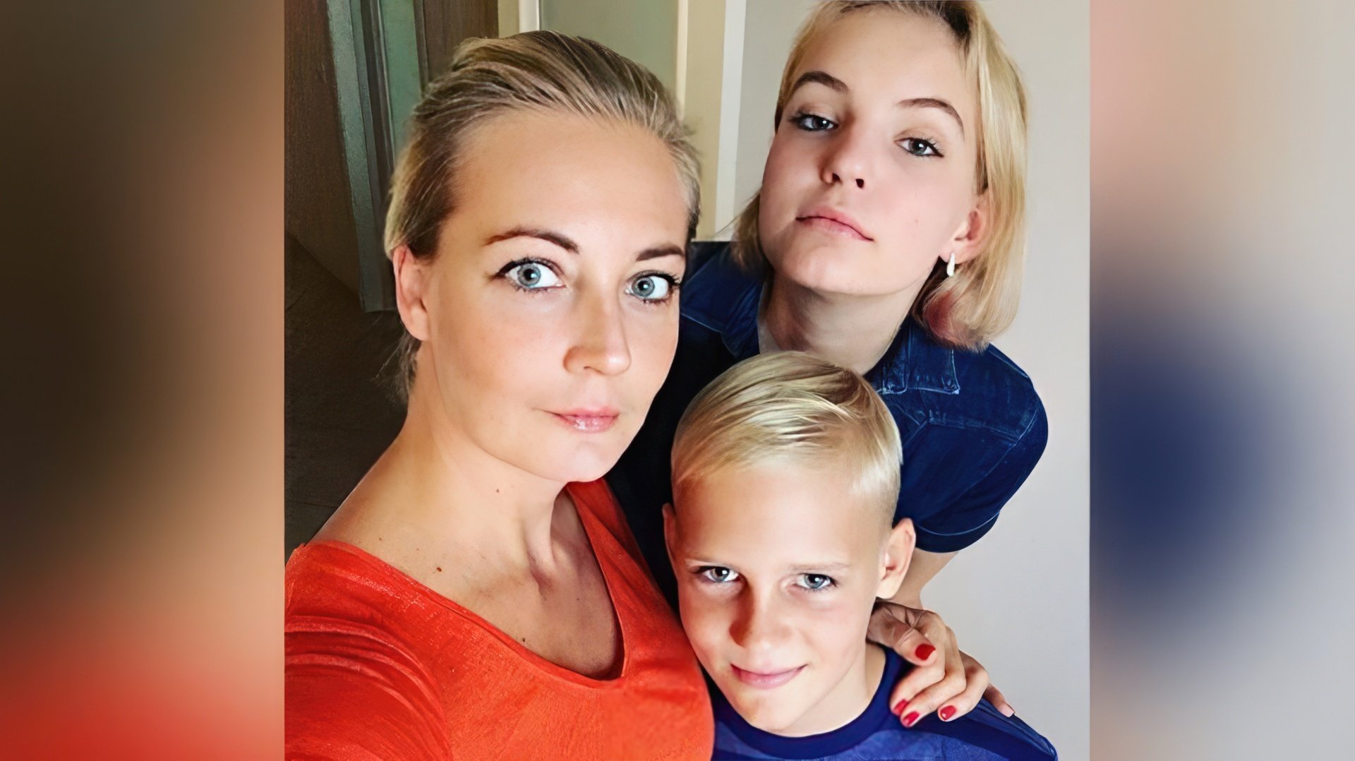 Yulia Navalnaya with children