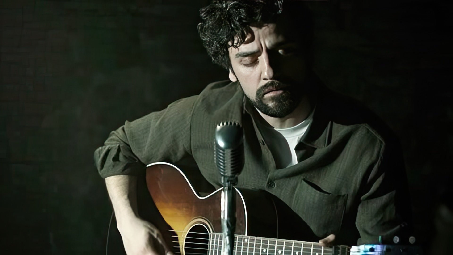 Oscar Isaac in Inside Llewyn Davis