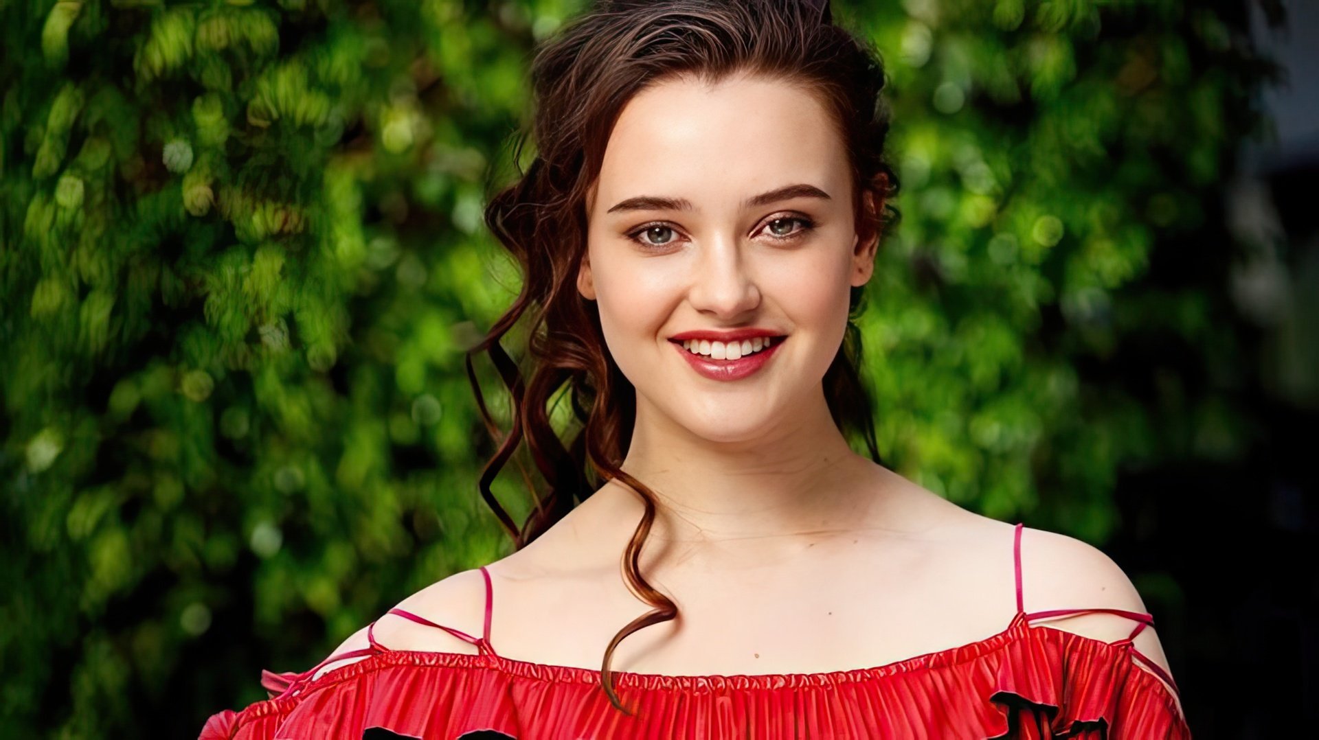 In the photo: Katherine Langford