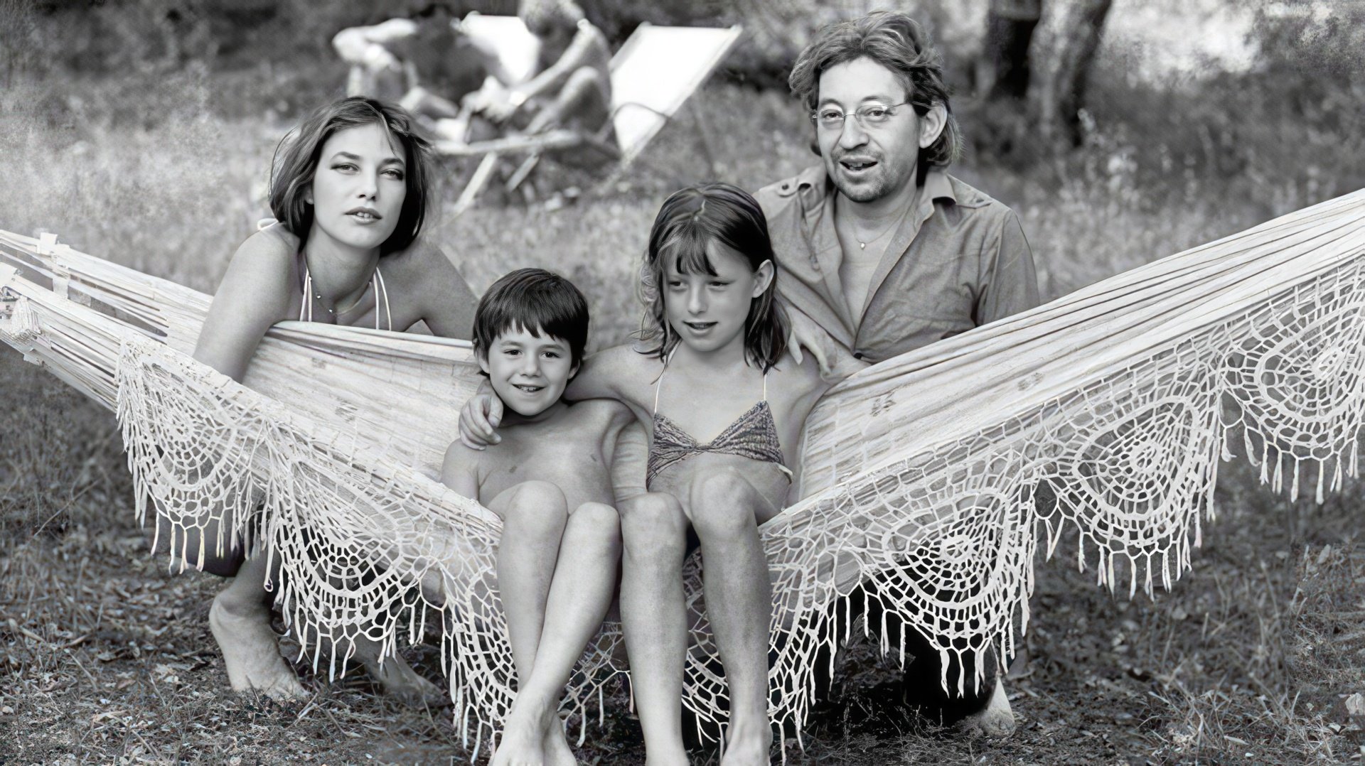 Jane Birkin and Serge Gainsbourg with their children