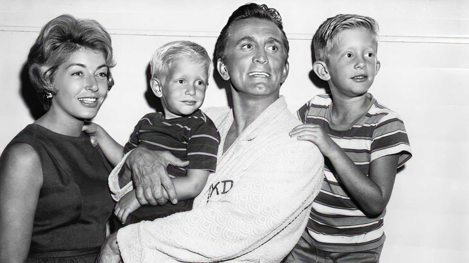 Kirk Douglas with his wife Anne Buydens and children