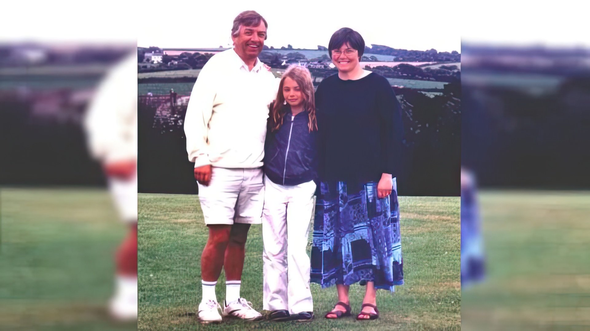Hannah Murray with her parents