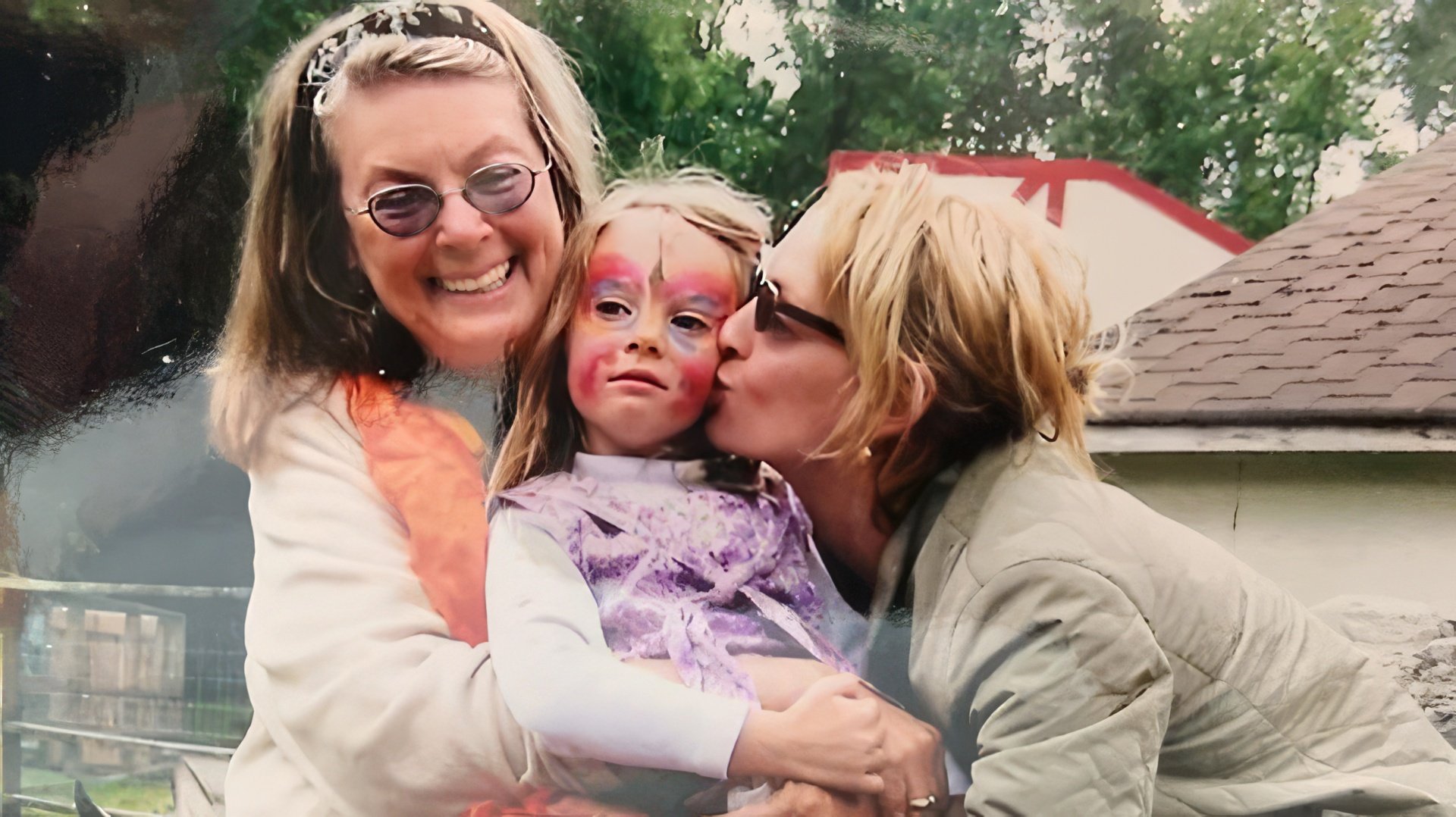 Little Maya Hawke with Her Mom and Grandma