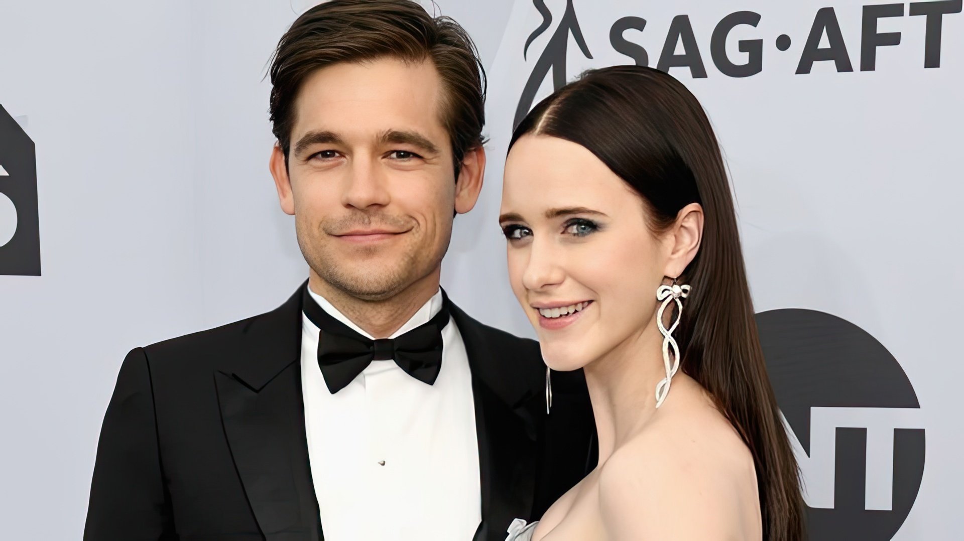 Rachel Brosnahan with her husband Jason Ralph