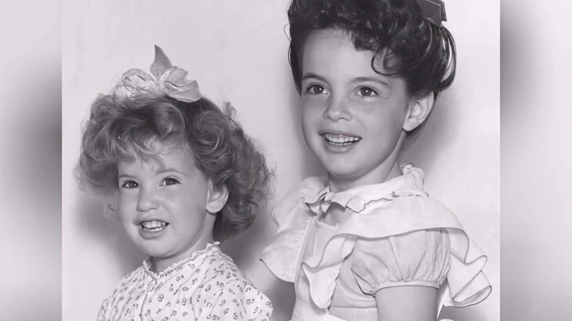 A childhood picture of Linda Hamilton (on the right)