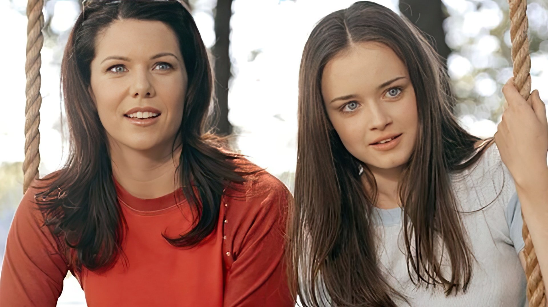 Lauren Graham and Alexis Bledel in 'Gilmore Girls'