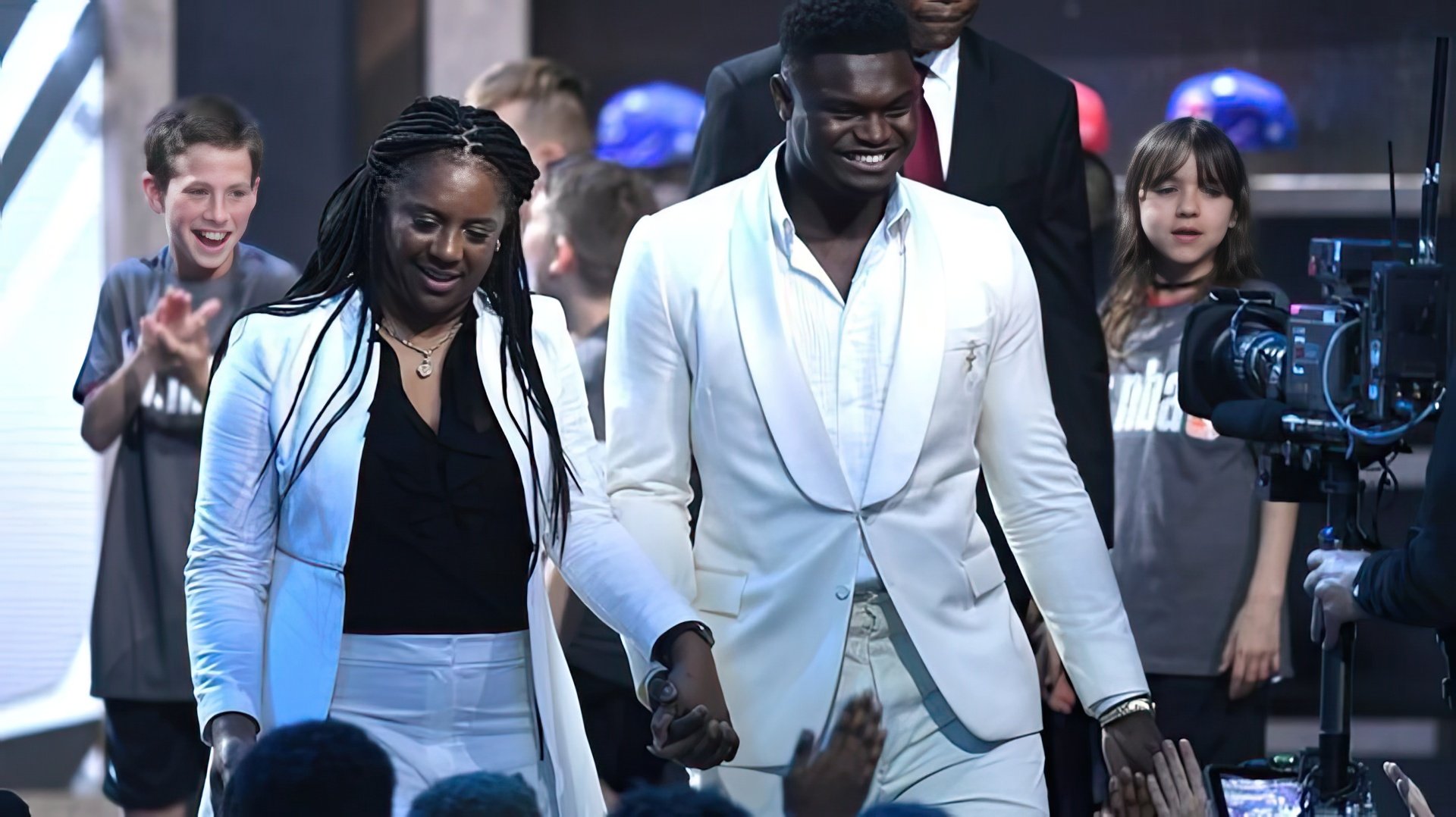 Zion Williamson Family Video With Mother and Girlfriend Tiana White 