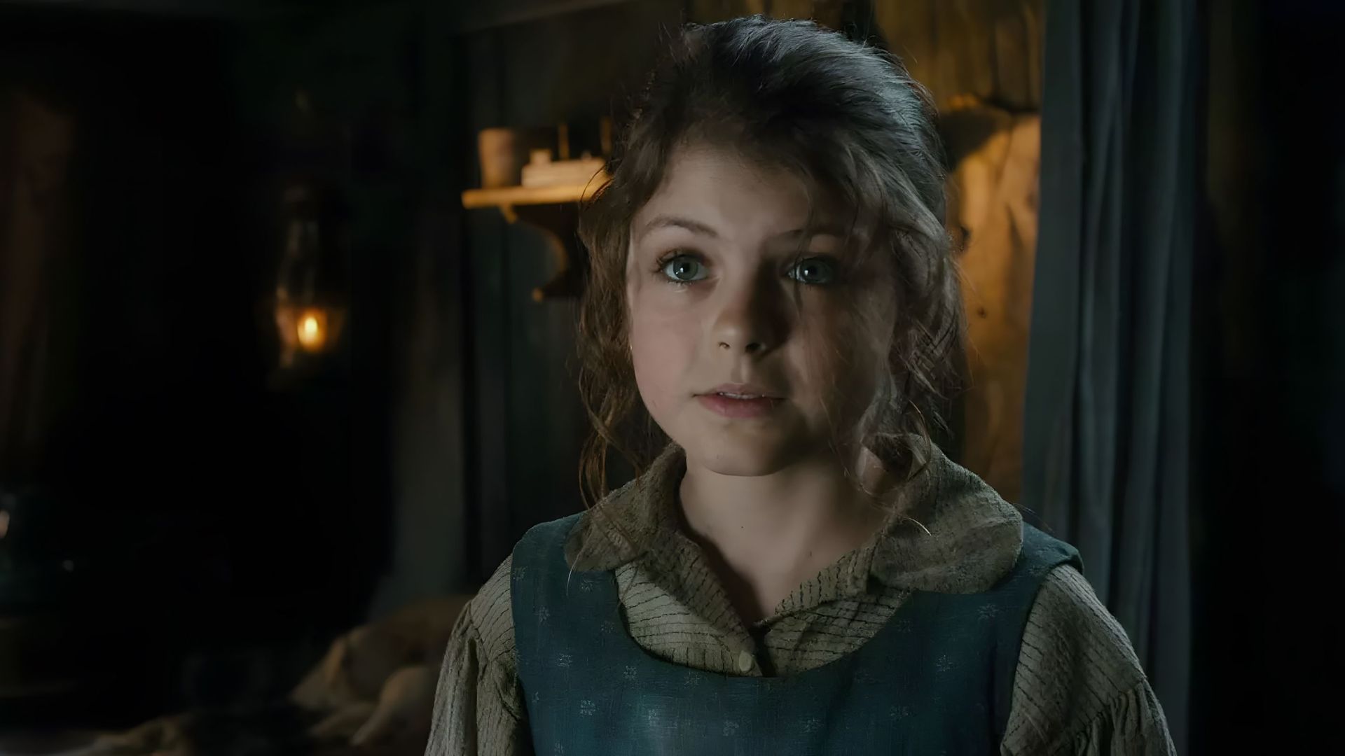 Thomasin McKenzie as Astrid («Hobbit»)