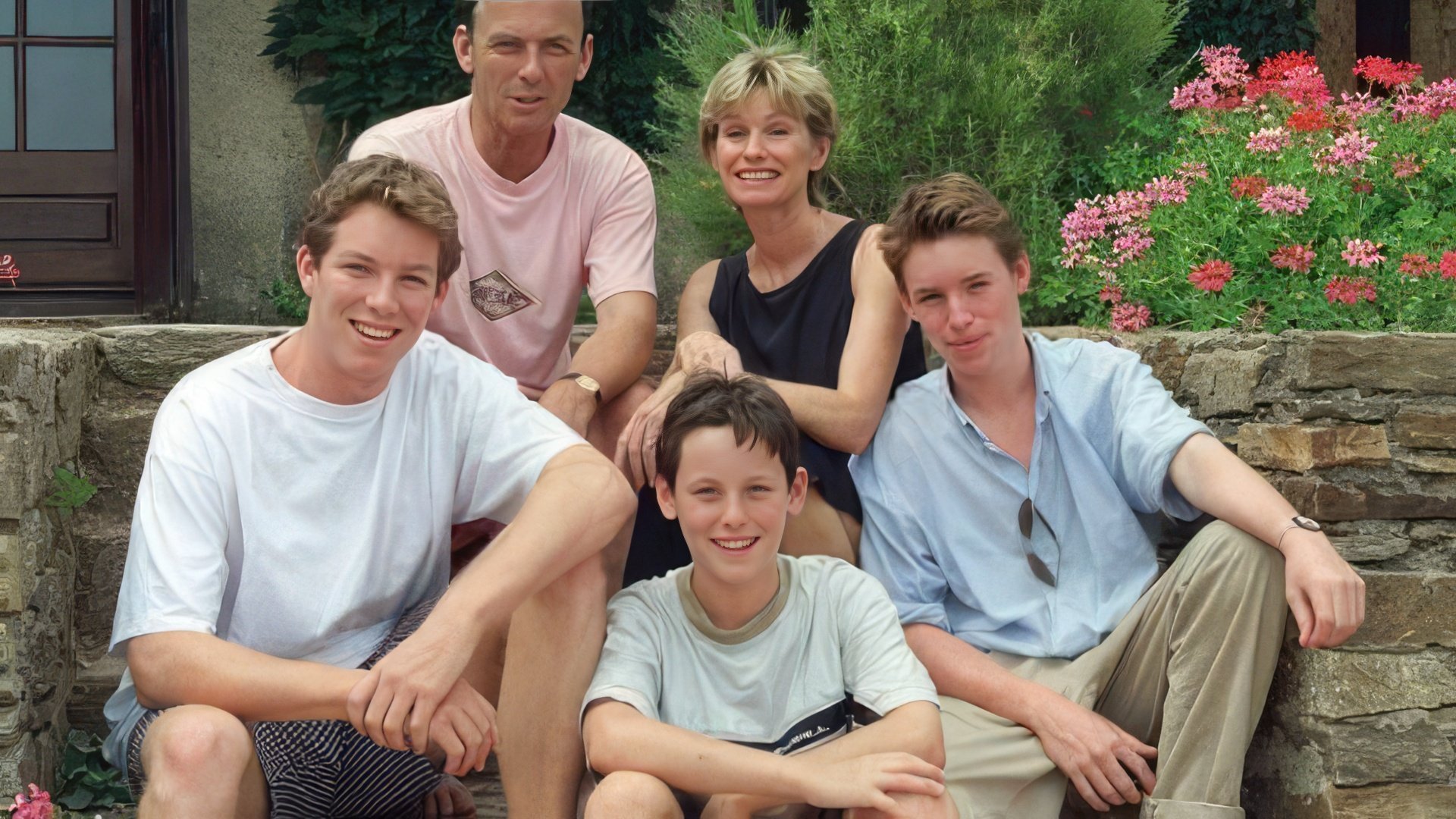 Eddie Redmayne’s family: his parents and brothers