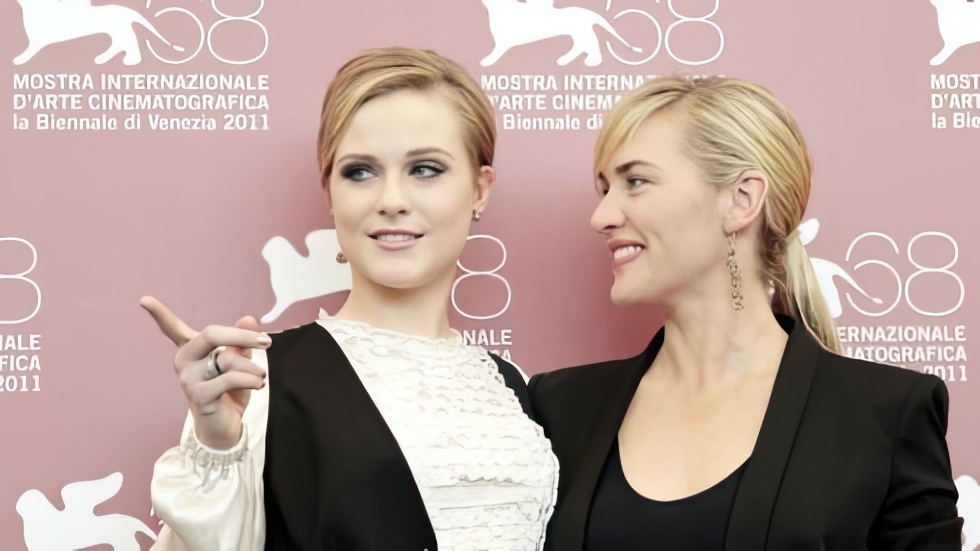 Evan Rachel Wood and Kate Winslet played together in a miniseries Mildred Pierce