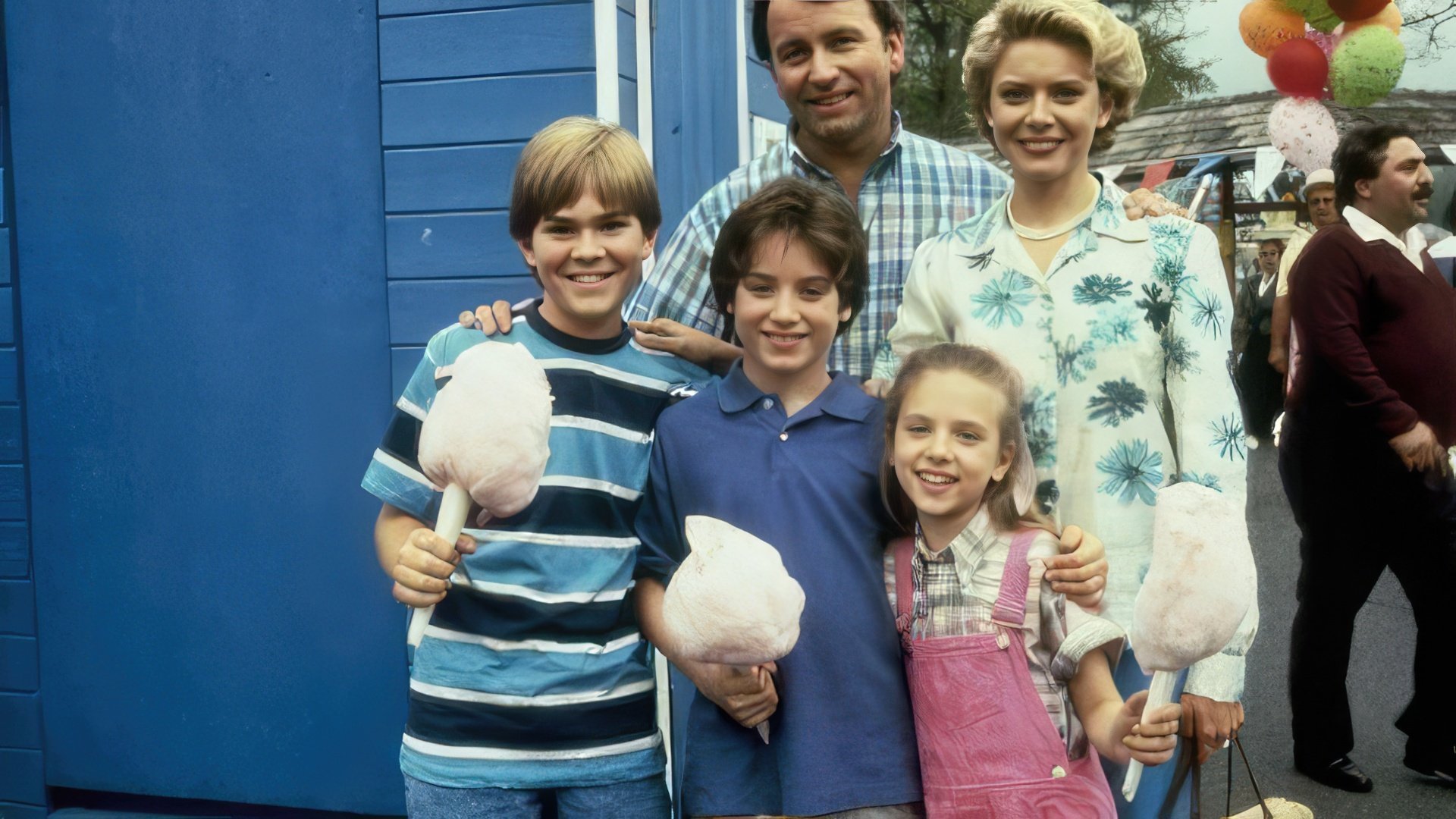 Little Elijah Wood and Scarlett Johansson in the picture «North»