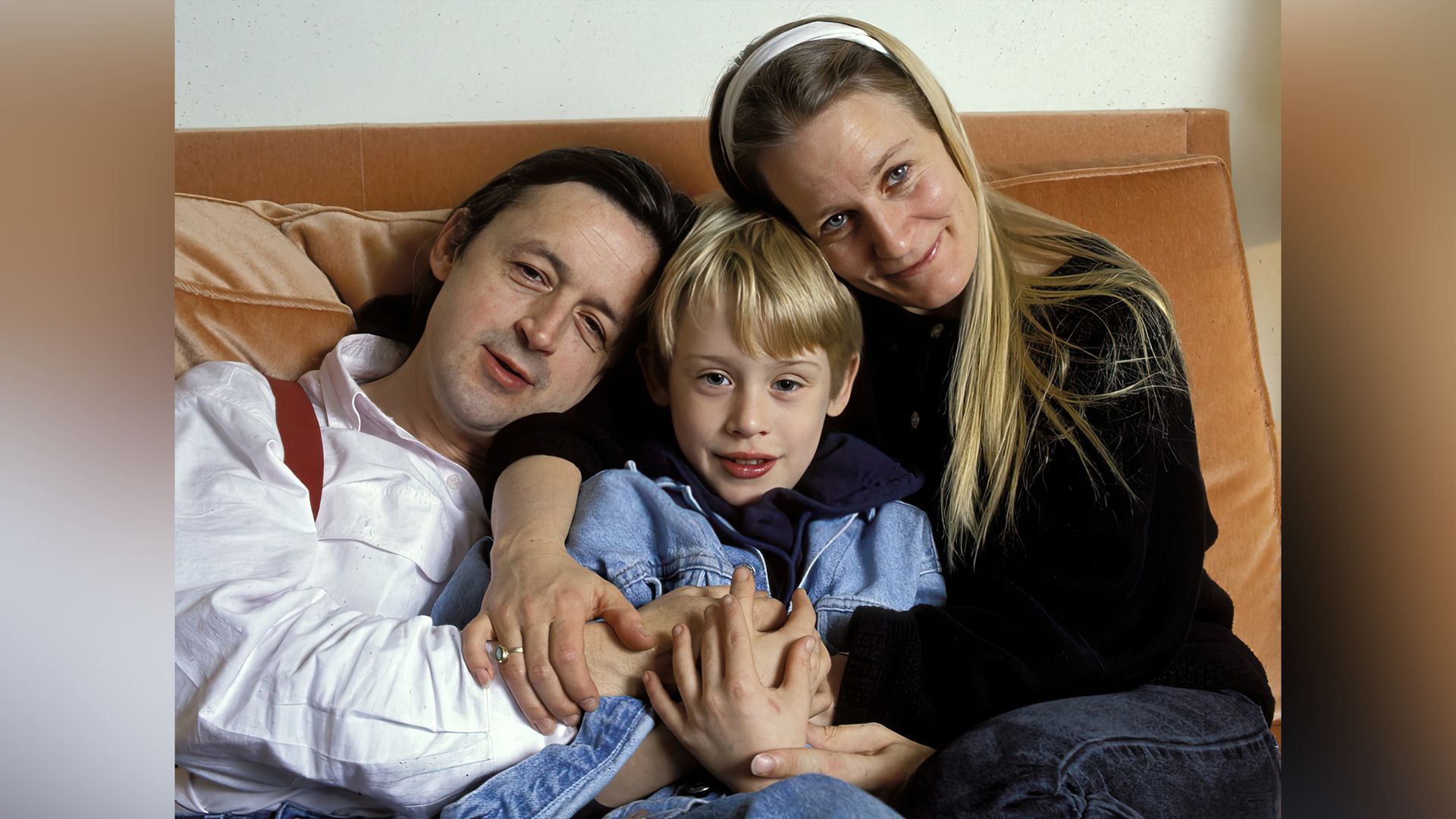 Macaulay Culkin with his parents