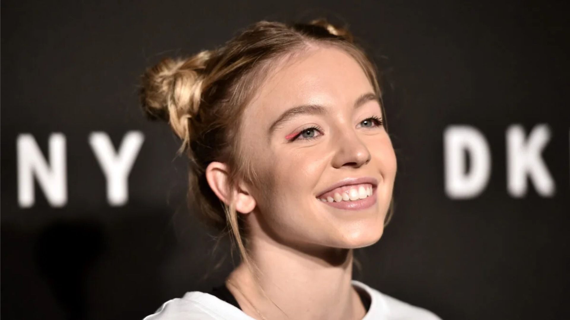 Actress Sydney Sweeney revealed that paparazzi threaten her safety.