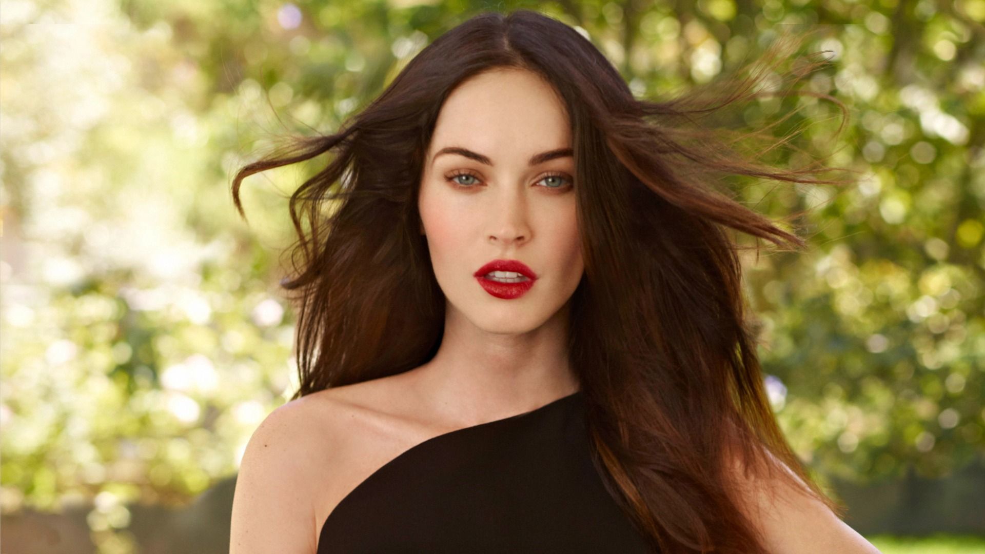 Actress Megan Fox, who had lost a child, announced that she is pregnant again