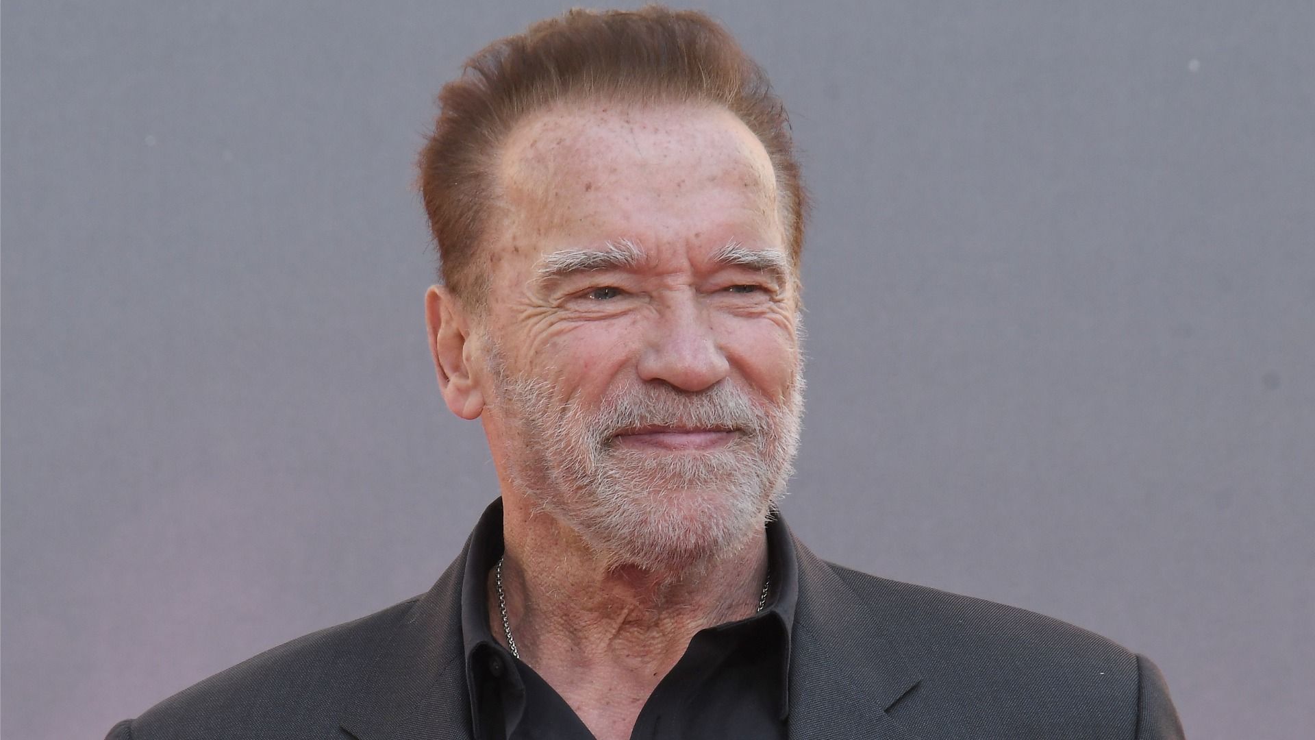 Arnold Schwarzenegger is unrecognizable to fans: the actor is struggling to move