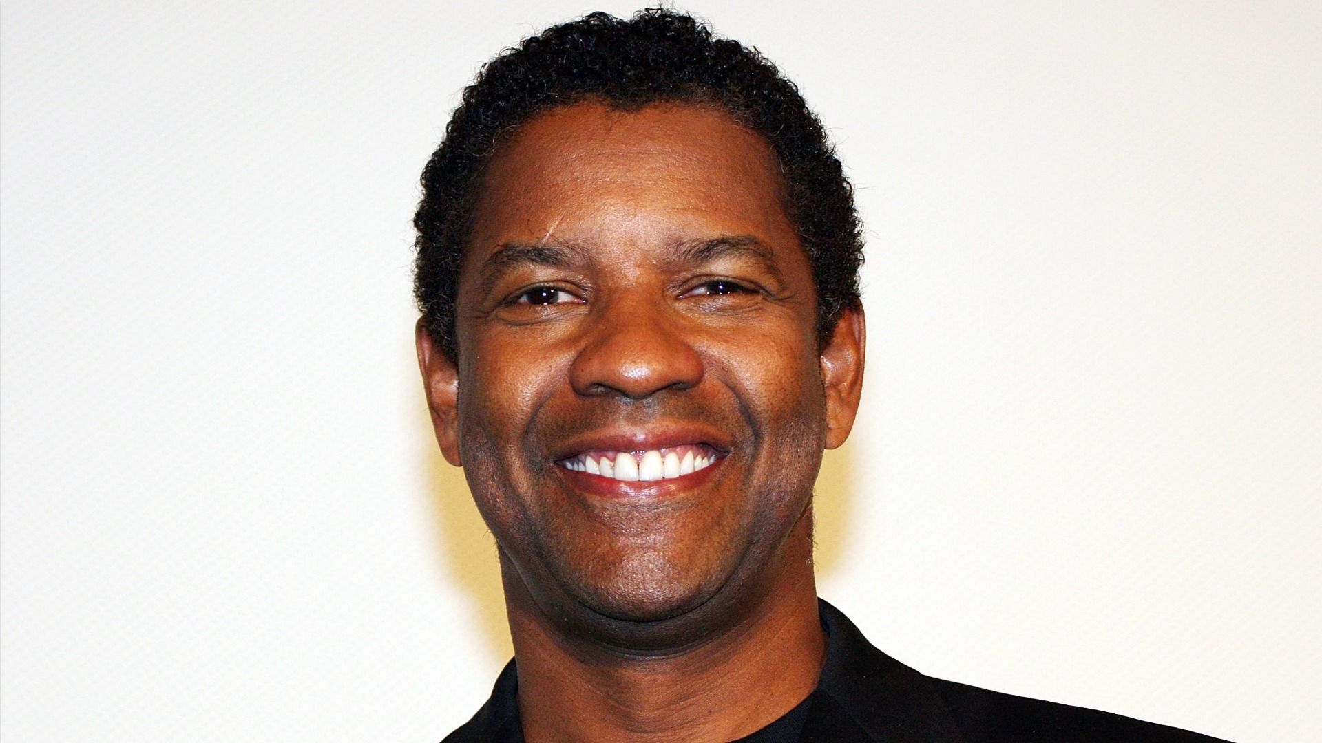 Denzel Washington has become a priest and can now conduct church ceremonies