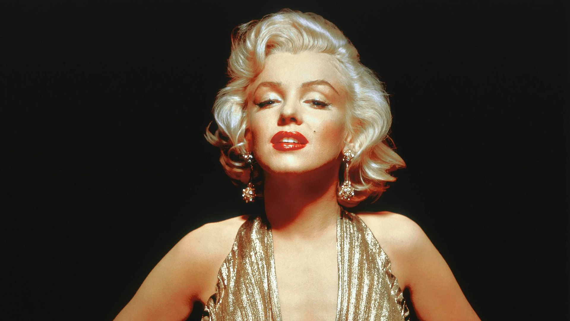 Slept naked, used vaseline as makeup, and bleached her hair: 8 beauty secrets of Marilyn Monroe