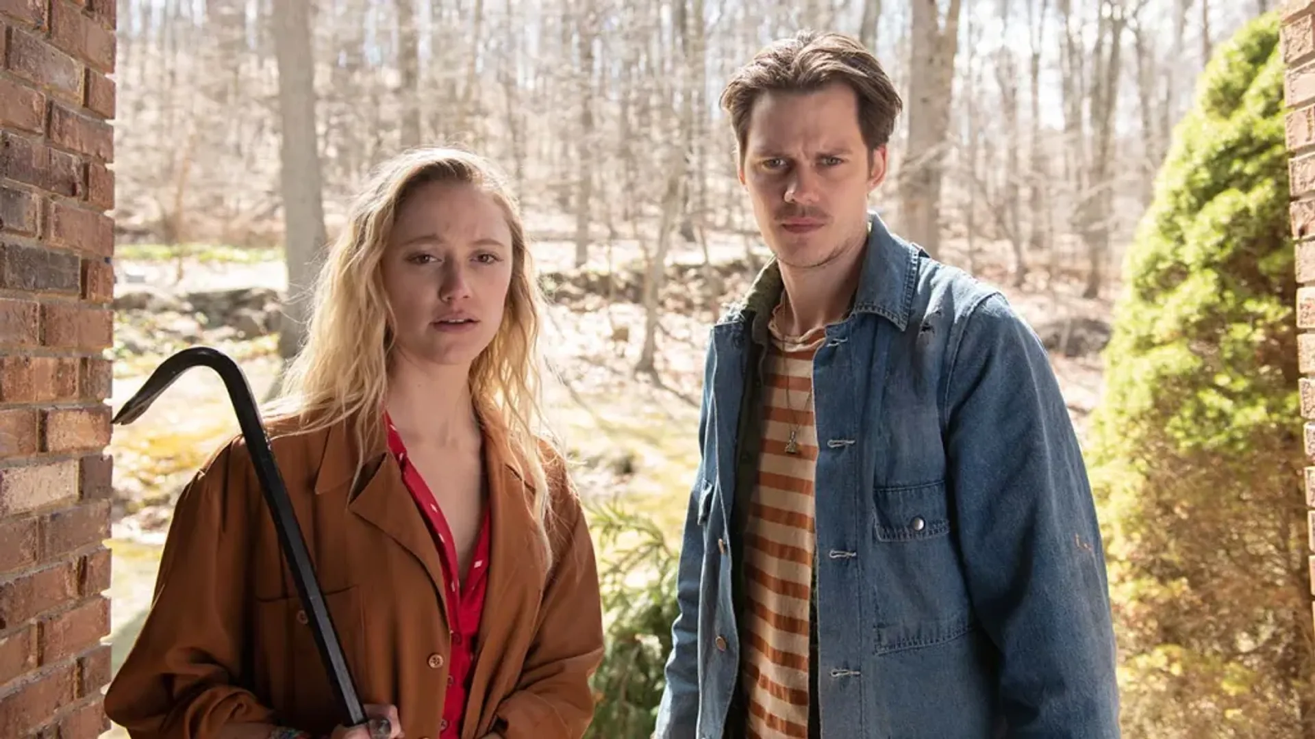 Maika Monroe and Bill Skarsgård