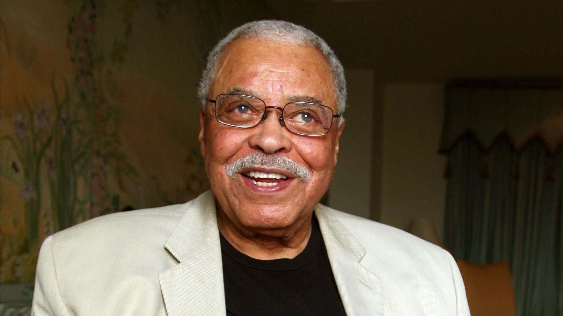 Actor James Earl Jones, who voiced Darth Vader in `Star Wars`, has passed away.