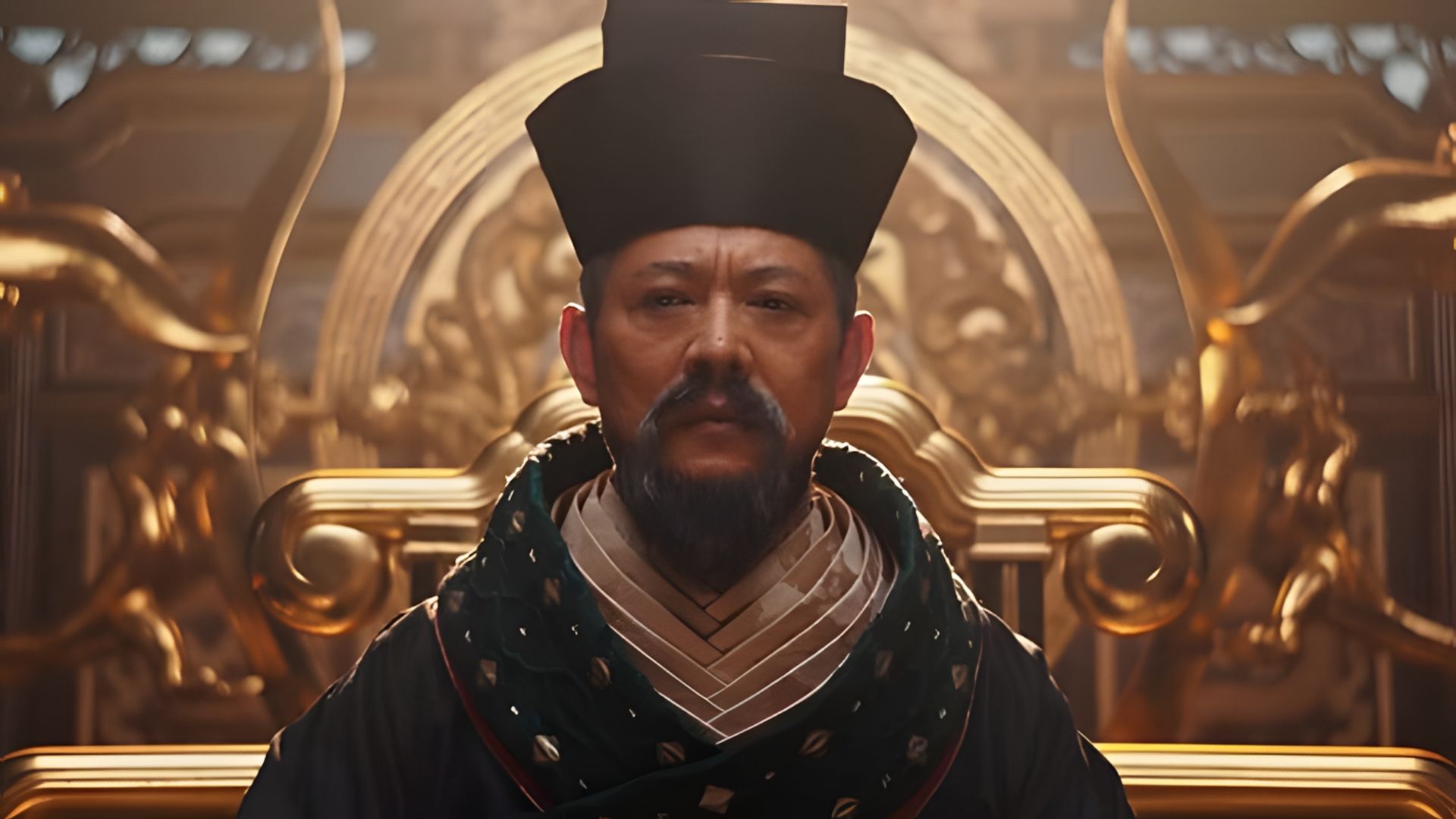 Jet Li in Chinese emperor costume, still from the film Mulan