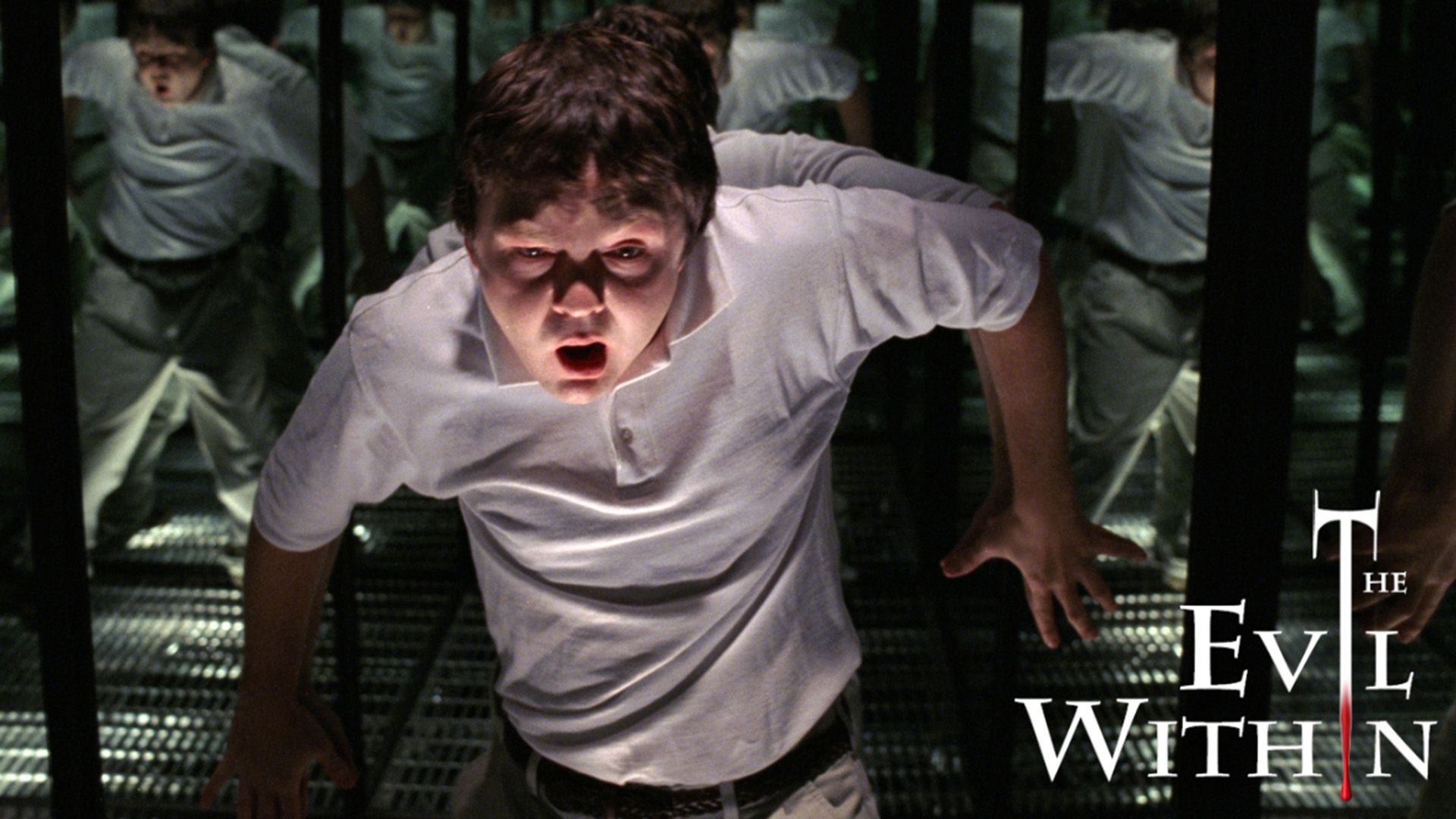 A still from the movie "The Evil Within": a man in a white T-shirt fearfully pressing his back against the mirrors