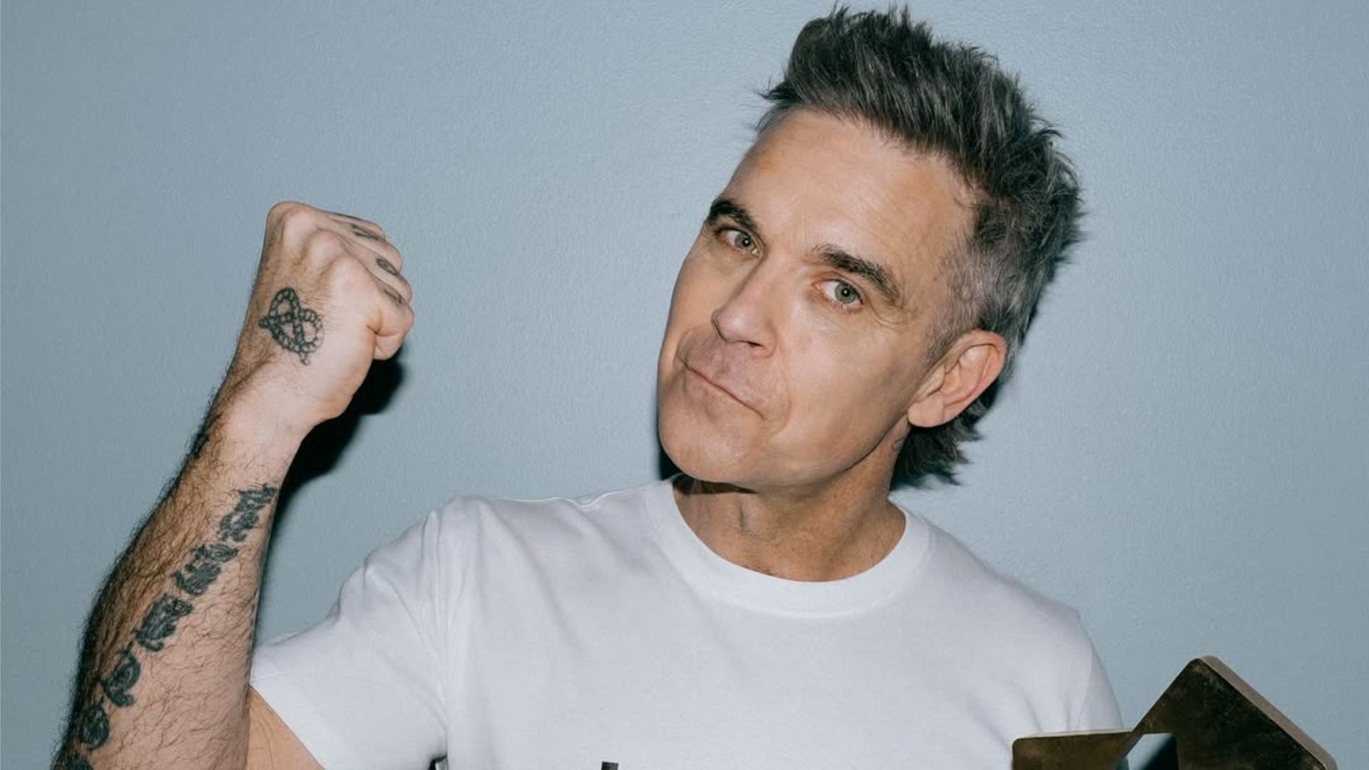 Singer Robbie Williams has become an artist and is now selling paintings created on an iPad