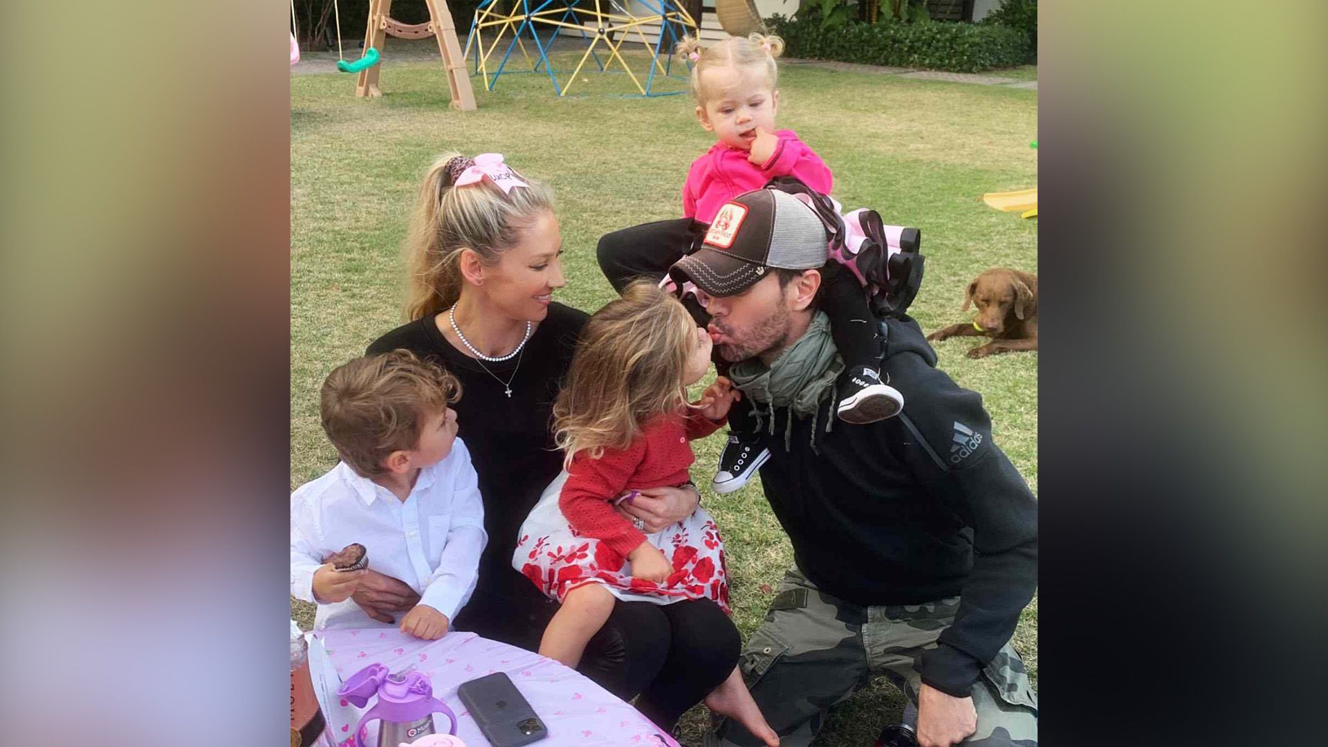 Anna Kournikova with two children on her lap, Enrique Iglesias with a third child on his shoulder