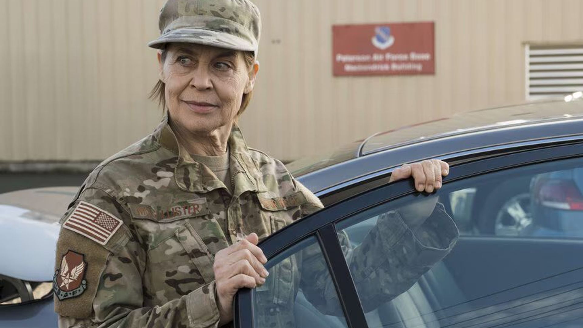 Linda Hamilton in the series "Resident Alien"