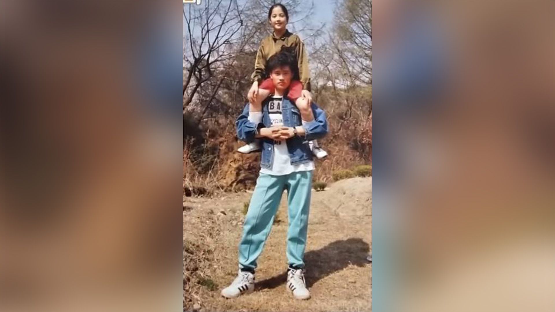 Young Lee Byung-hun carrying his younger sister on his shoulders