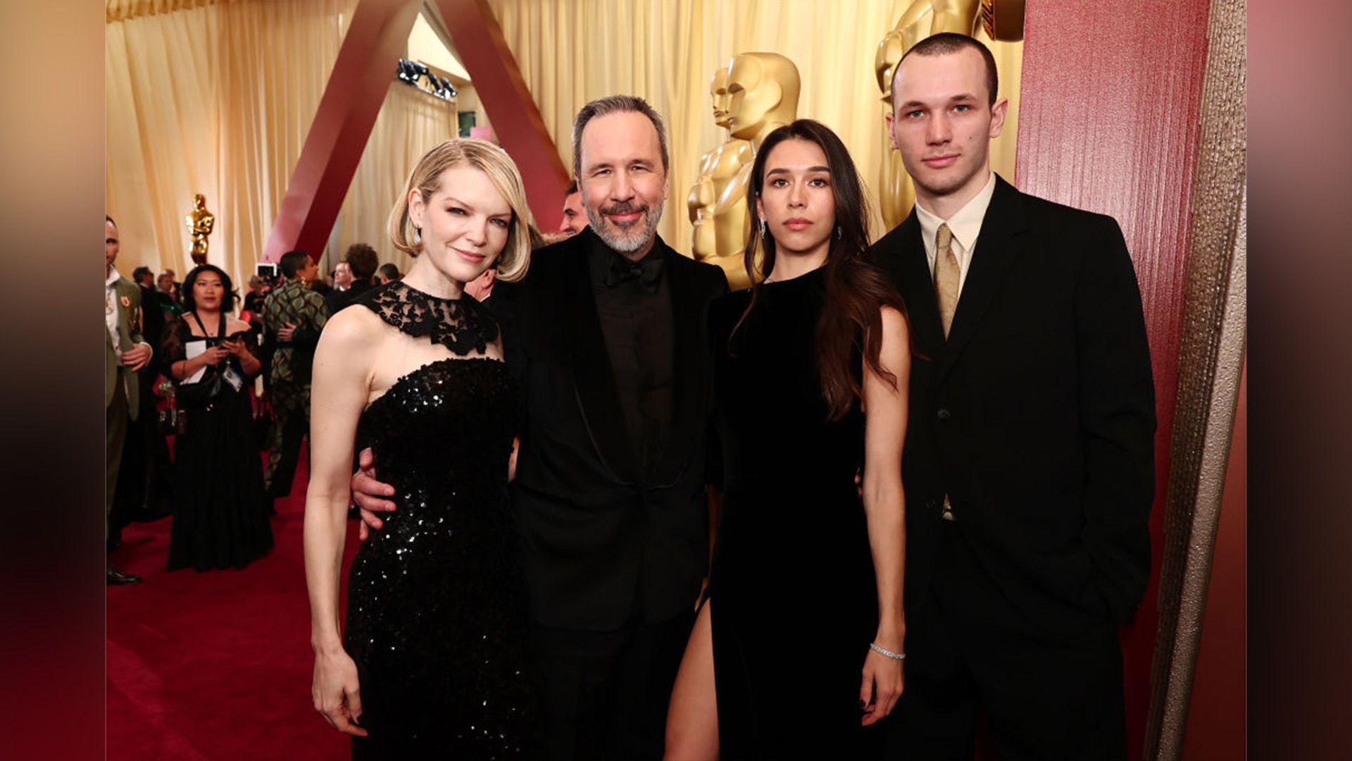 Tanya Lapointe, Denis Villeneuve and his children Salome and Sasha, all in black, posing on the Oscar red carpet