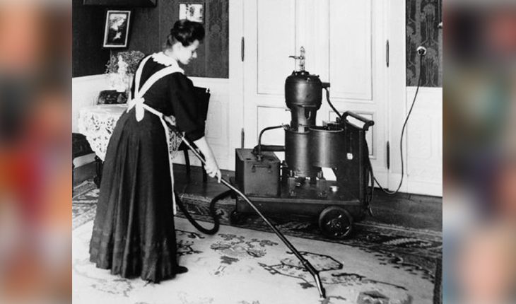 The first domestic vacuum cleaner by Siemens (1906)