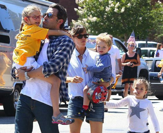 Ben Affleck with wife and children