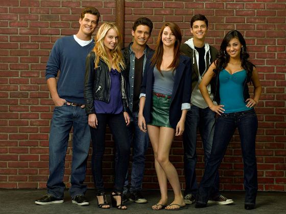 Star of the series «The Secret Life of an American Teenager» (center)