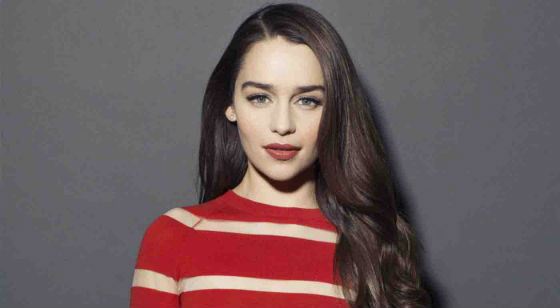 Charming Emilie Clarke with her nature hair color