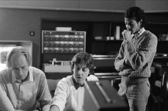  Michael Jackson and Paul McCartney working on the song «Say Say Say»