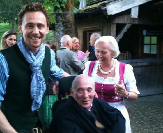 Tom Hiddleston with parents