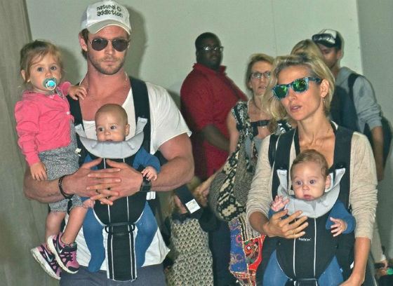 Chris Hemsworth with his wife and children