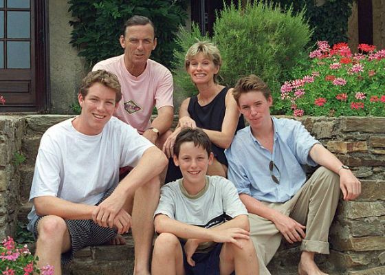 Eddie Redmayne’s family: his parents and brothers