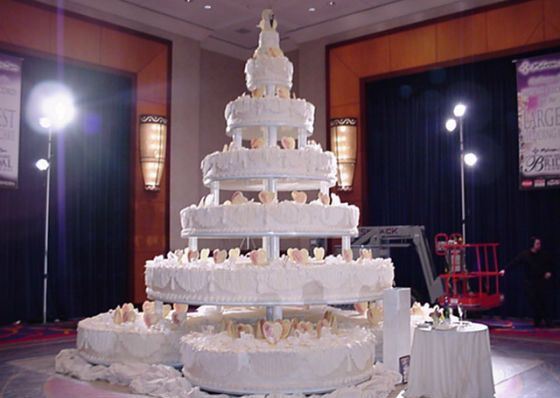 Guests were not lucky to taste the largest wedding cake in the history