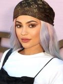 Kylie Jenner – biography, photos, affairs, facts, baby, partner, height ...