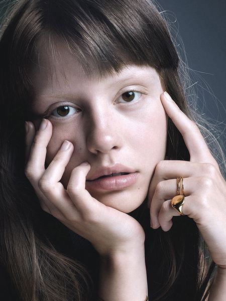 Mia Goth photo 4