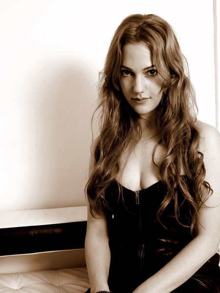 Meryem Uzerli photo 3